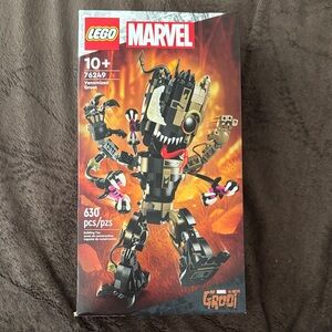 LEGO Marvel Venomized Groot Set - Black and Red